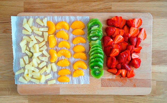 Posiekaj jagody i owoce